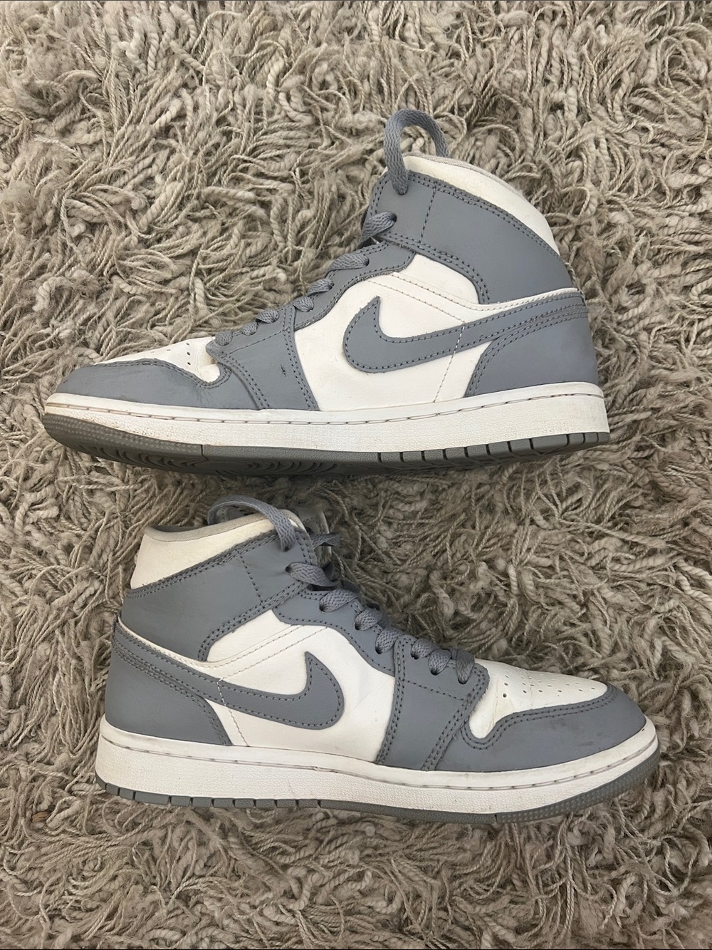 Air Jordan 1 Mid Women’s size 7.5 in Sail-Stealth-White - Picture 3 of 6